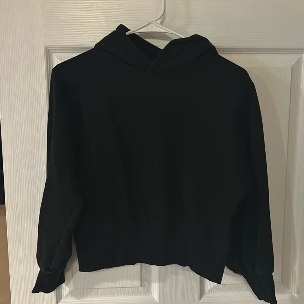 Black cropped sweatshirt